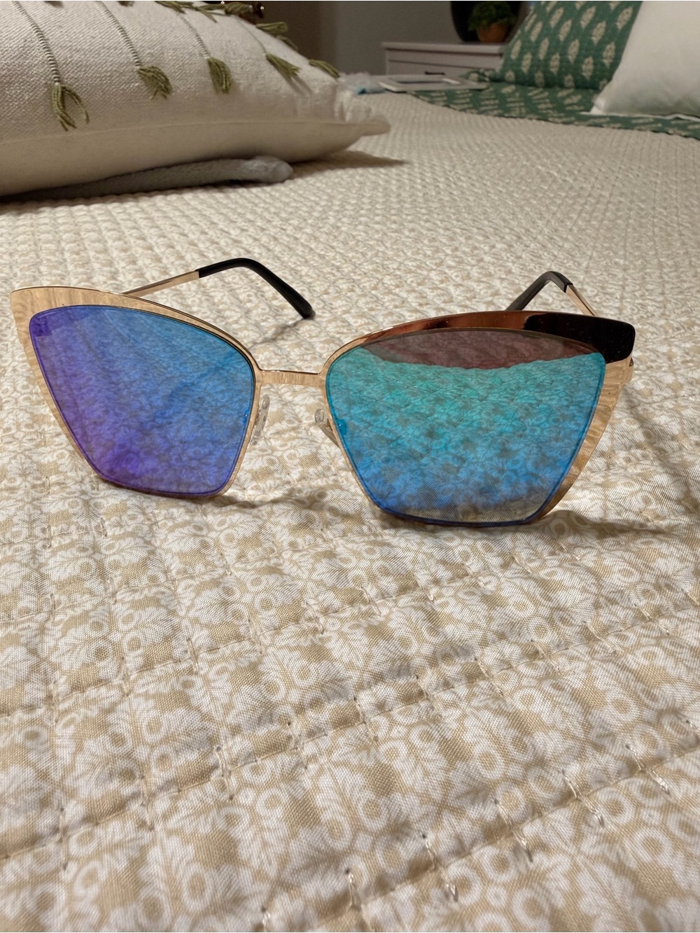 Women's Blue Mirrored Cat-Eye Sunglasses